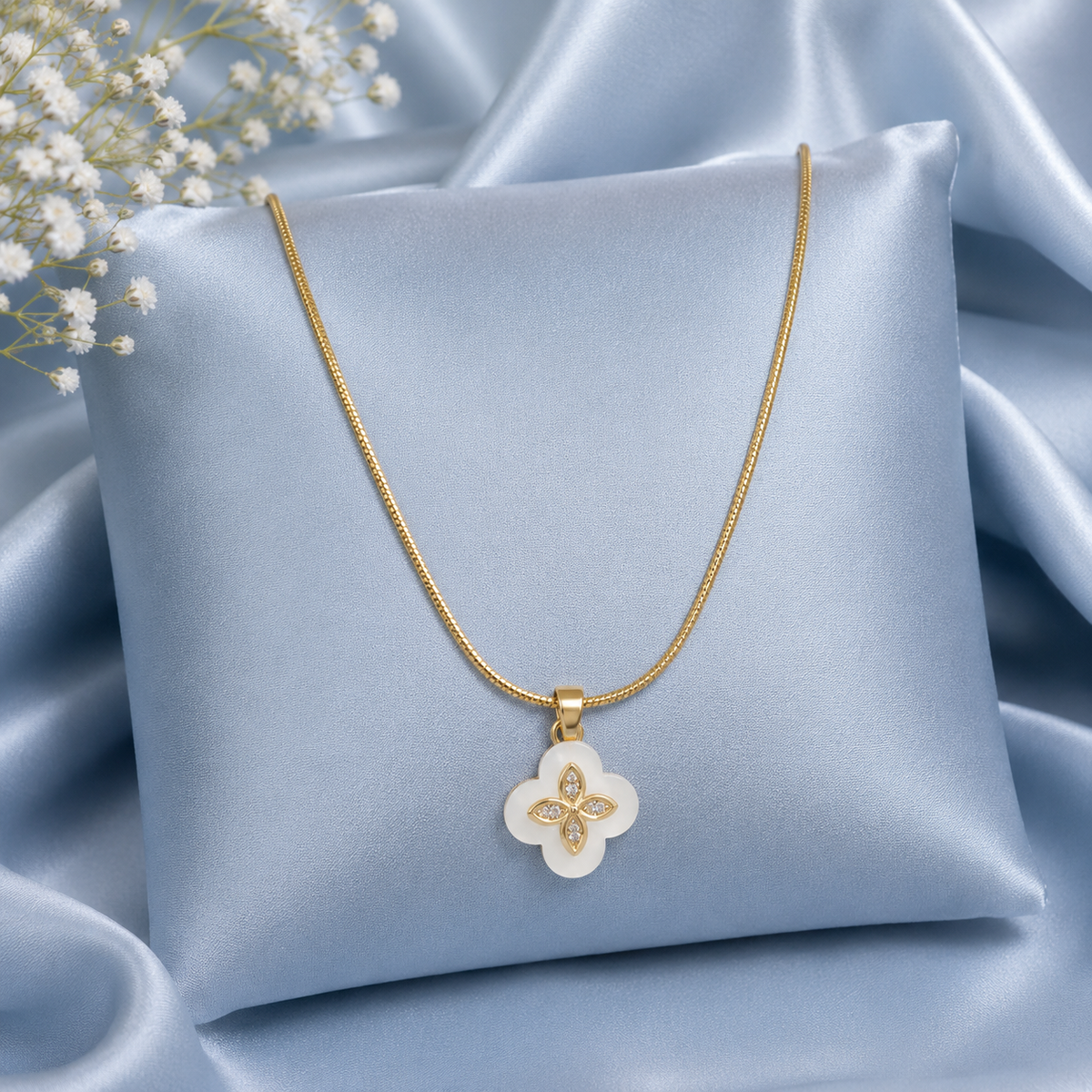 Luna Clover Gold Pendant Necklace