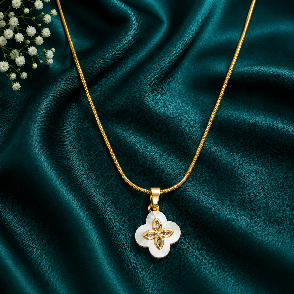 Luna Clover Gold Pendant Necklace