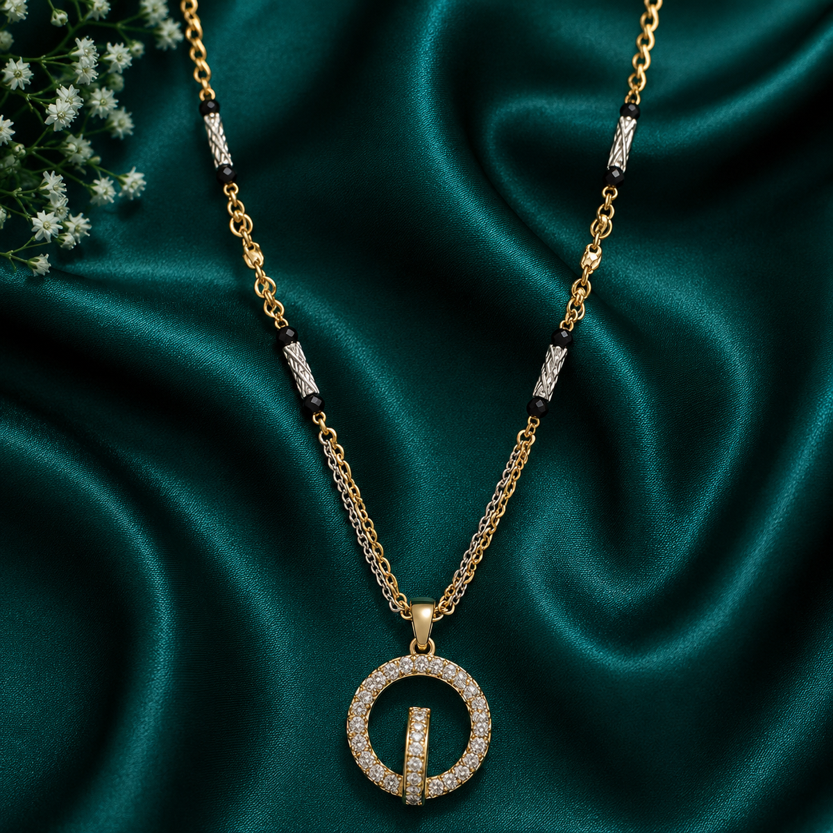 Gold & Black Beaded Crystal Circle Pendant Necklace – Elegant Dual-Tone Statement Necklace